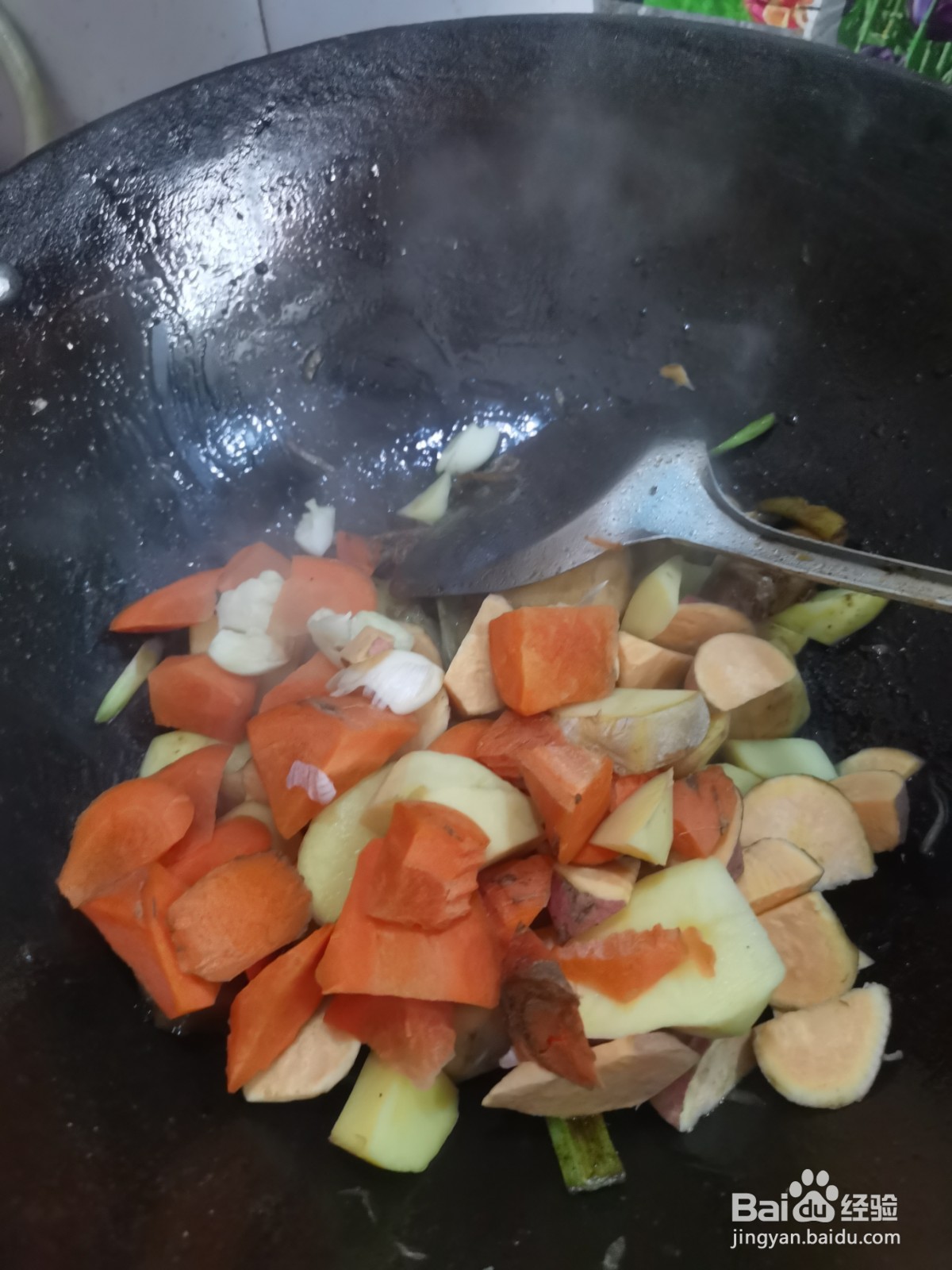 家常菜土豆炖五花肉