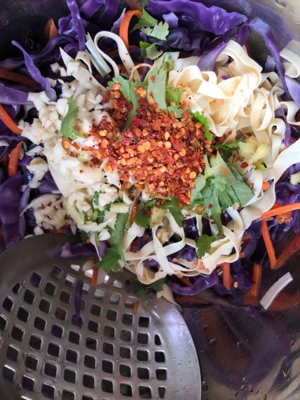 凉拌紫甘蓝豆皮