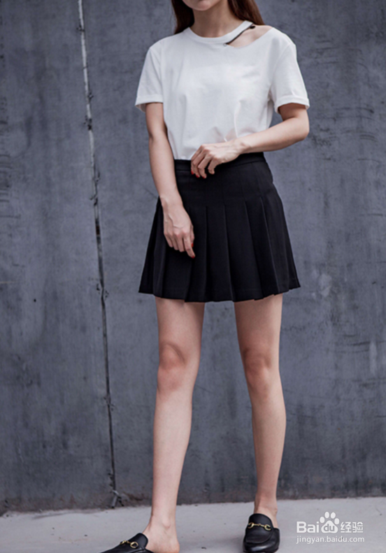 小黑裙应该怎么搭配？