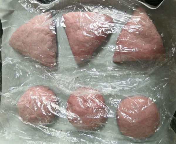 紫薯麻薯肉松软欧包