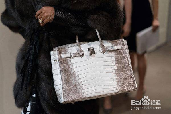 为什么护理奢侈品包贵?