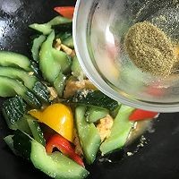 如何制作咸蛋黄炒黄瓜