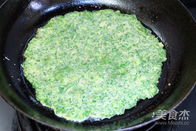 荠菜蛋饼的做法
