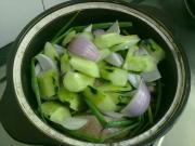 怎样自制蒜香鸡翅煲