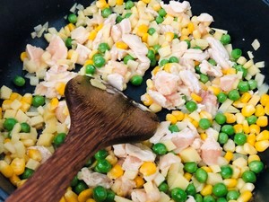 美味的香炒鸡肉丁