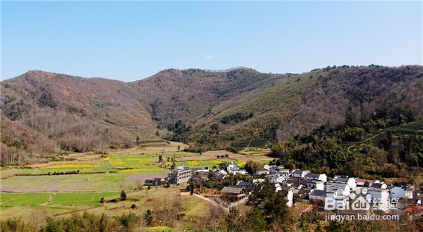 怪石嶙峋的石林里遭遇抽象版的钟馗捉鬼图