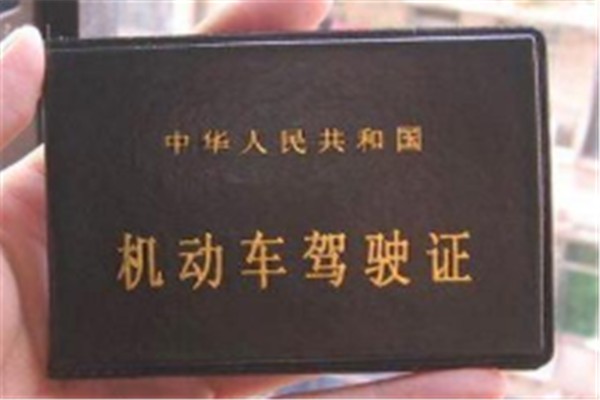 奔驰凌特7座长几米，c1本能开吗