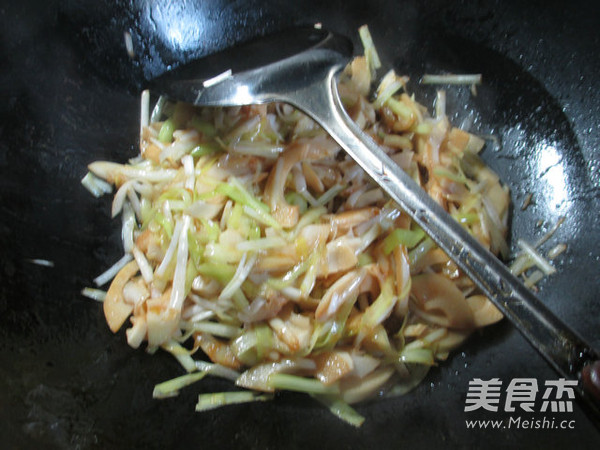 韭菜芽炒雷笋