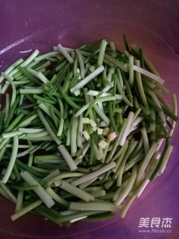 香肠炒蒜苗的做法