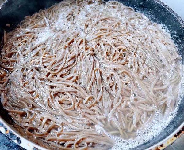 排骨番茄煎蛋荞麦面