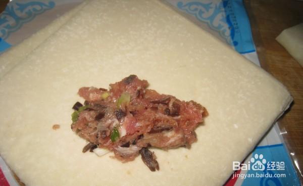 一步步做馋嘴的黑木耳瘦肉春卷