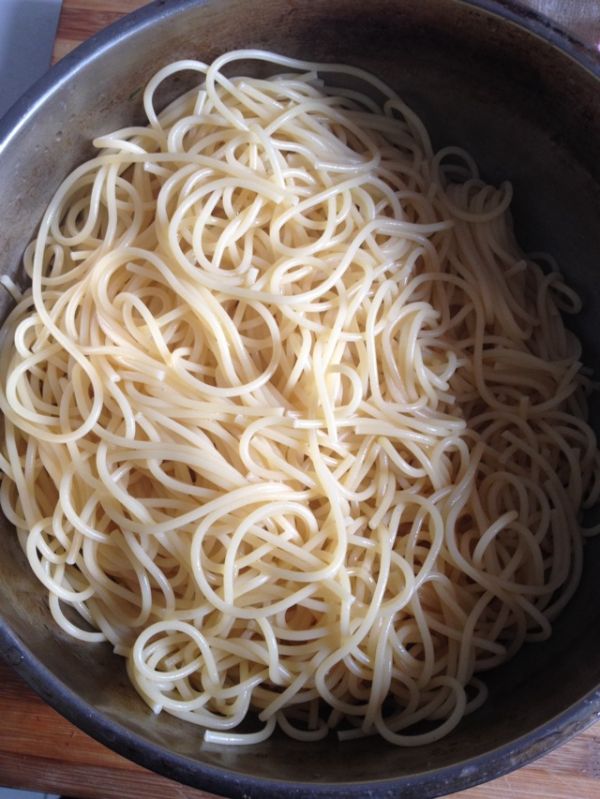 辣味蒜香吞拿鱼面