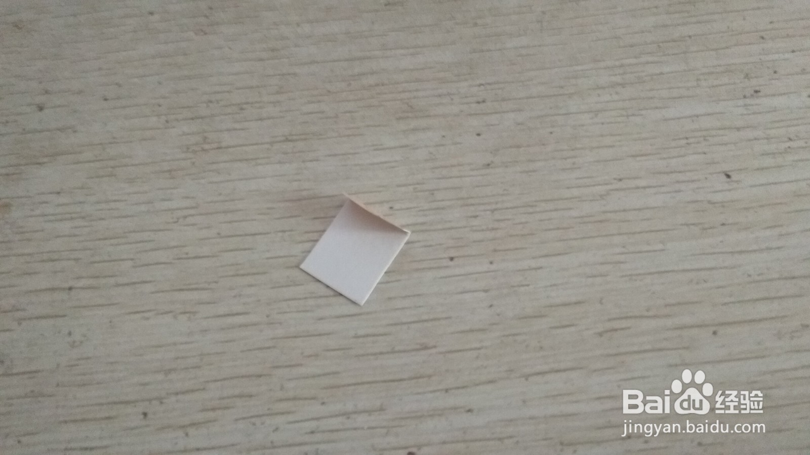 如何用一长方形硬卡纸做放两个中性笔的简易支架