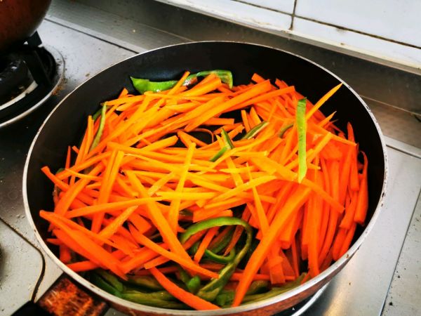 青椒炒胡萝卜丝