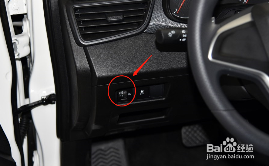 宝骏310大灯高度怎么调节