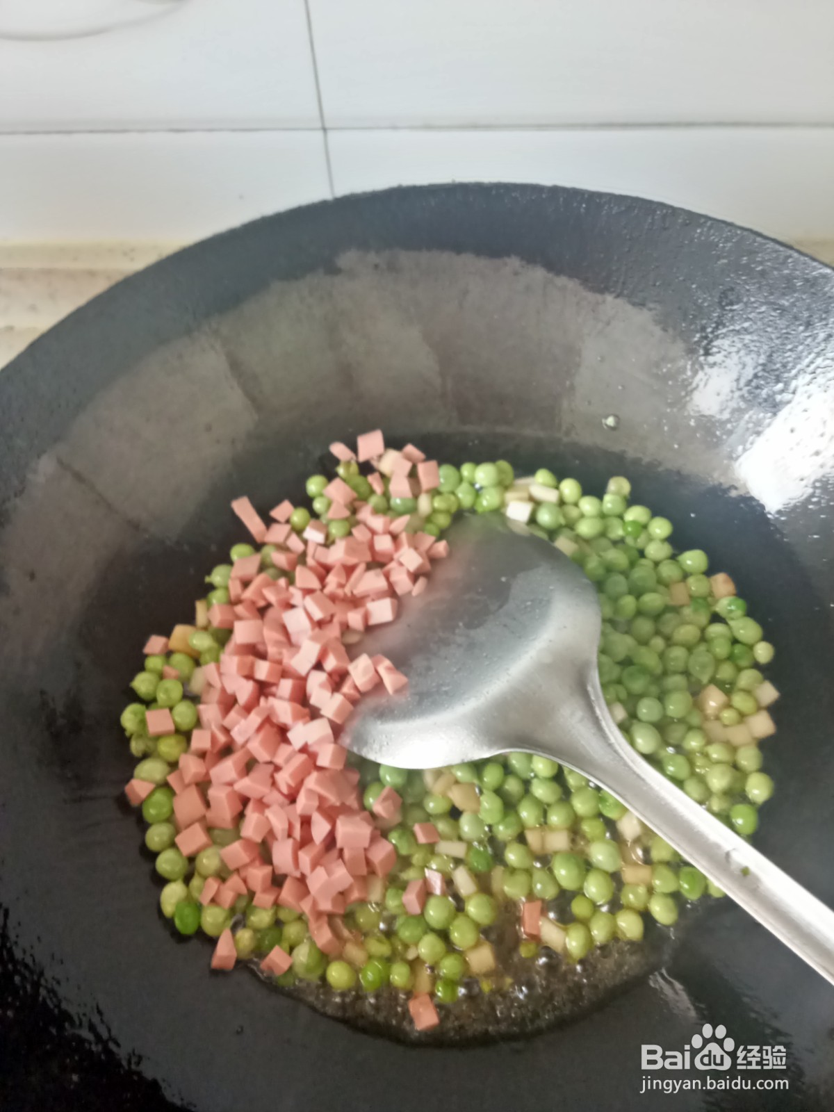豌豆杏鲍菇火腿肠炒饭
