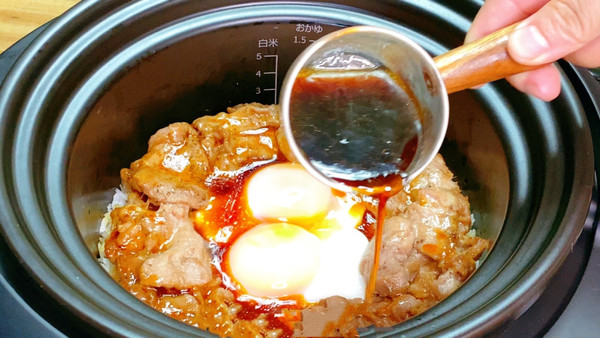 窝蛋牛肉煲仔饭