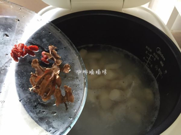 淮山枸杞子核桃分心木粥