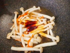 怎么做彩椒白玉菇的攻略/步骤