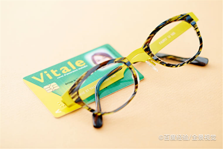 眼镜歪了自己怎么调