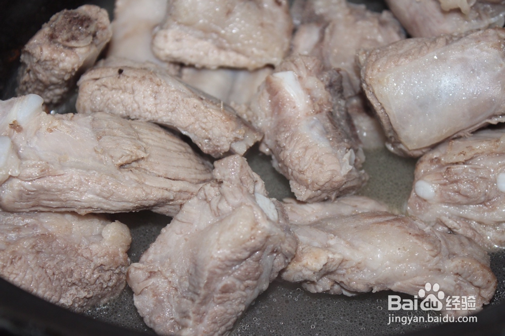 如何做玉米胡萝卜排骨汤？