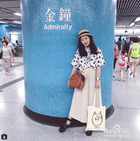 初秋修饰身材攻略!跟着达人用「宽松」政策穿出显瘦复古时尚