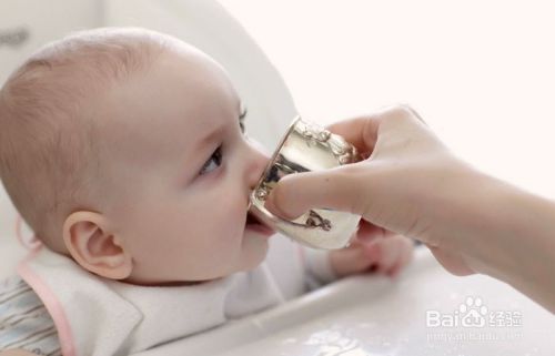 一岁半婴儿发烧不爱喝水怎么办