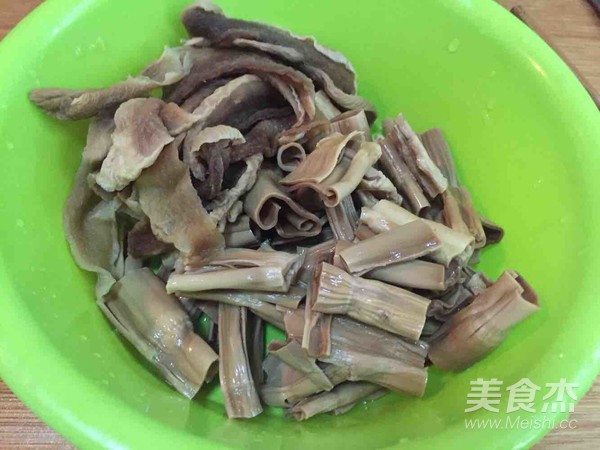 腊肉炖粉条的做法