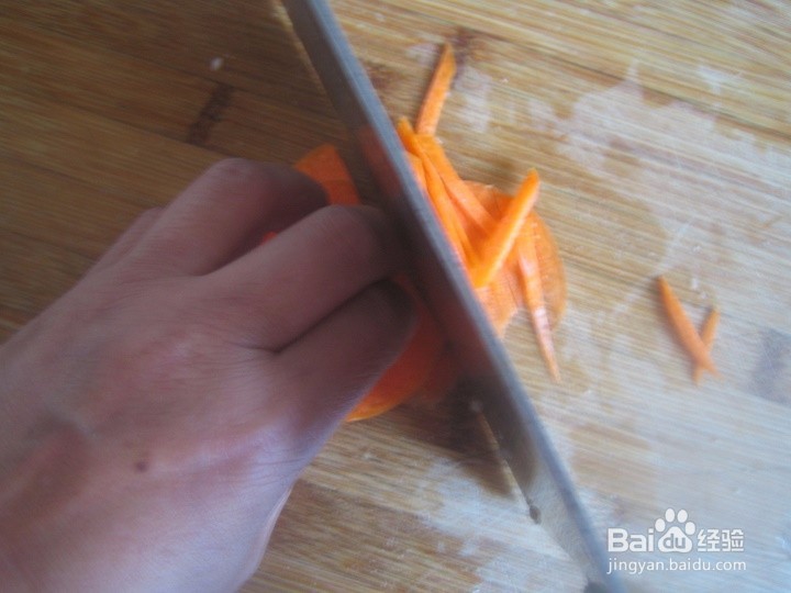 怎样将胡罗头切成均匀的丝