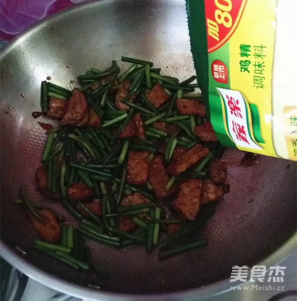 蒜苗炒猪血丸子