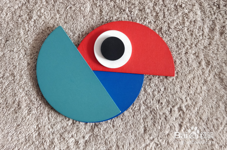 用蒙氏积木怎样拼一只站着拍翅的大嘴鸟？