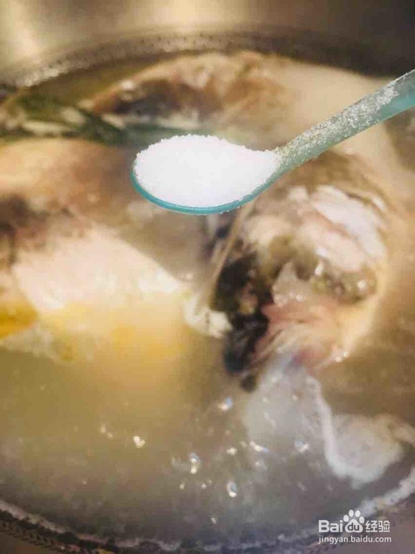 鱼头炖粉皮的做法