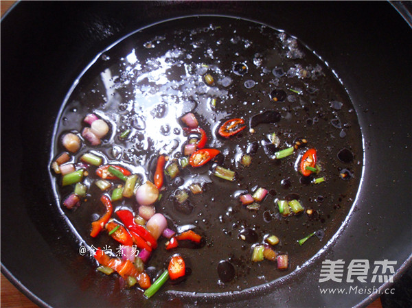 炝拌鸡腿菇的做法
