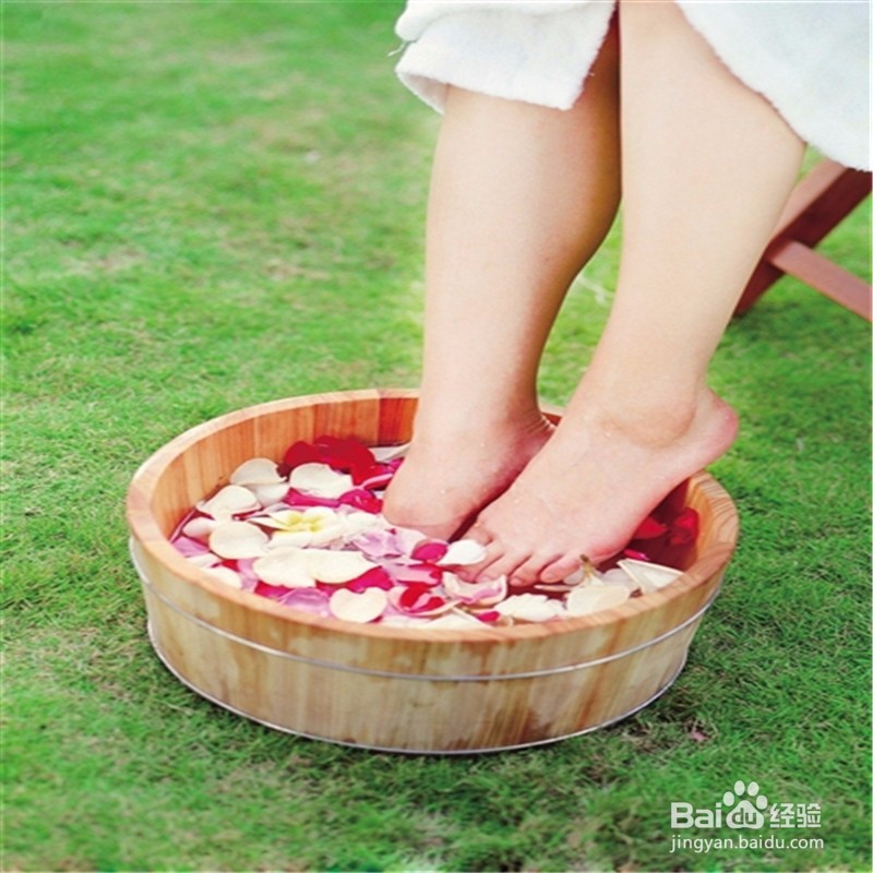 夏季用热水泡脚的好处有哪些