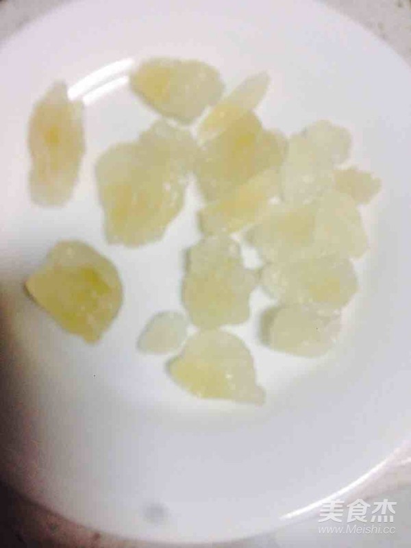 火龙果莲子桂圆红枣枸杞银耳汤