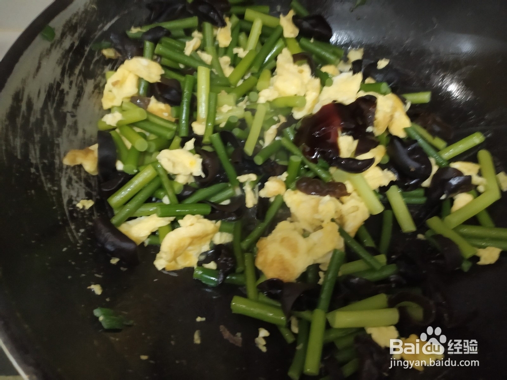 制作鸡蛋炒木耳蒜薹的攻略