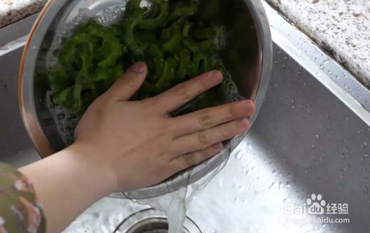 如何去掉苦瓜的苦味让其可口
