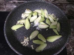 教大家做枸杞炖丝瓜