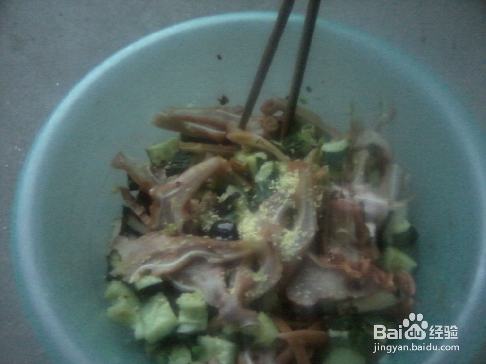 凉拌猪耳朵的家庭做法