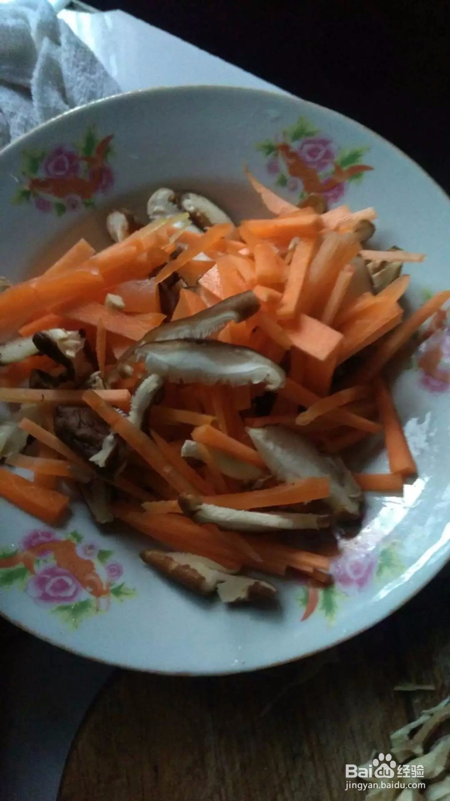 胡萝卜丝炒肉怎么做？