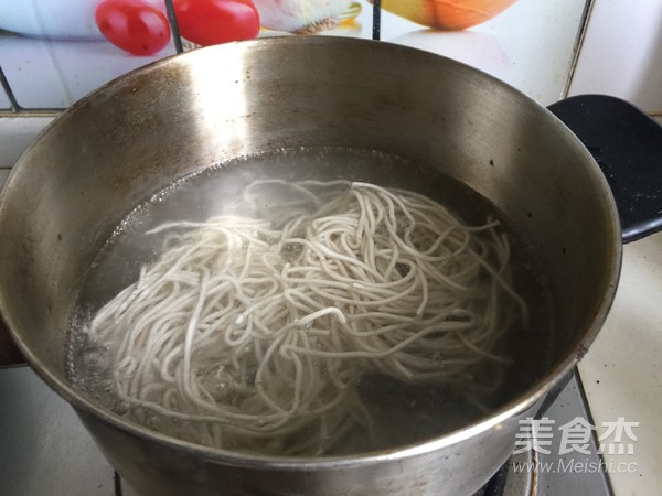 酱油炒面的做法