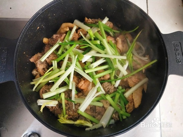 如何做香芹焖鸡肉？