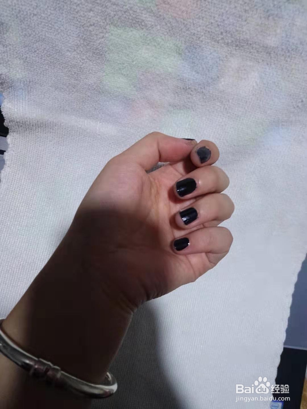 手残党是如何涂指甲油的