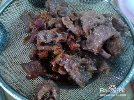 制作美味的牛肉滑蛋