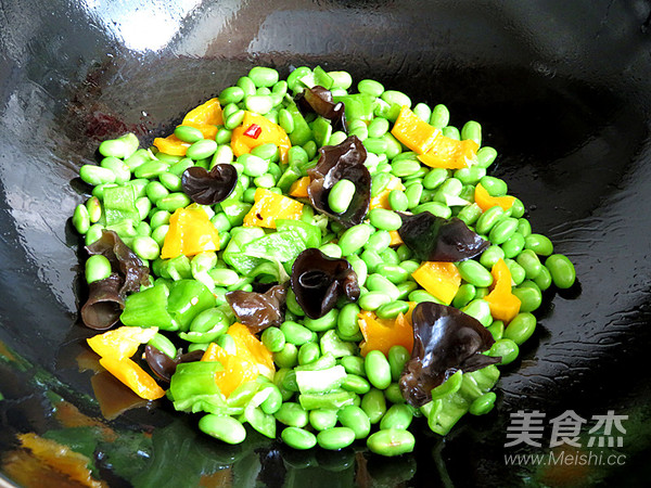 猪肚炒毛豆的做法