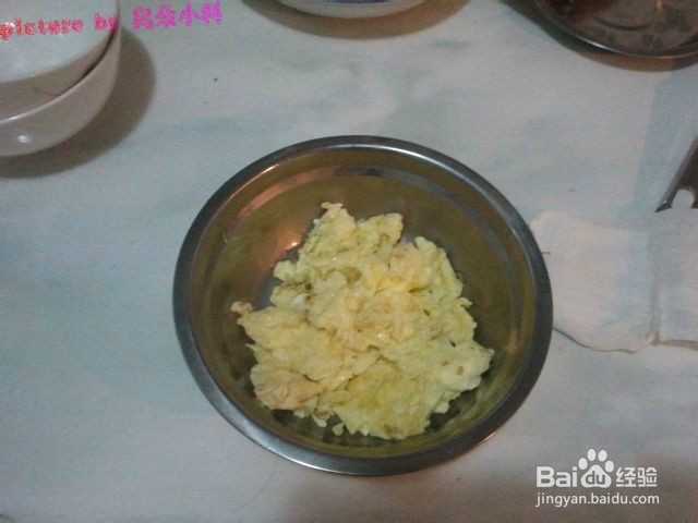 被孩子吃的光光的圆葱炒鸡蛋