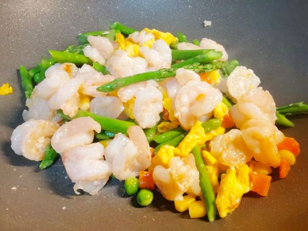 家常快手菜芦笋炒虾仁