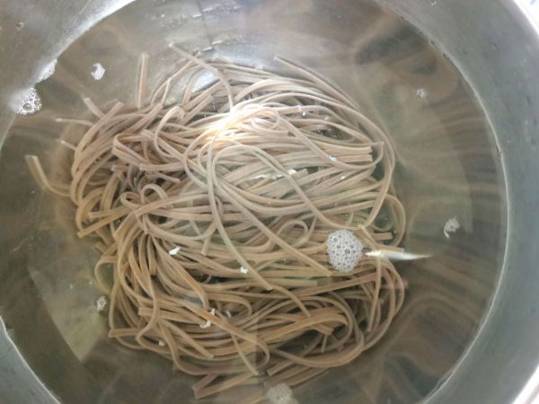 家常凉拌荞麦面