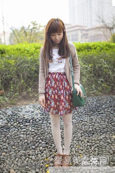 春夏迷你裙美搭 让矮个子女生很显高