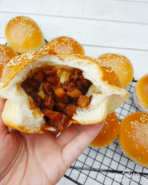 又酥又香的蜜汁叉烧餐包